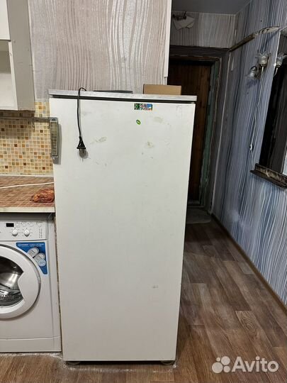 Холодильник работает, бесплатно