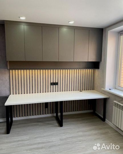 Стол с ящиками