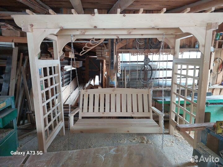 Садовые качели из дерева