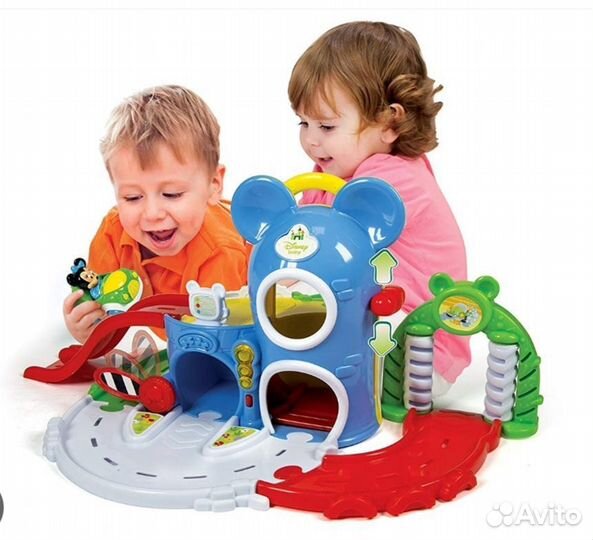 Гараж Микки Маус