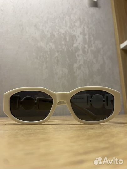 Солнцезащитные очки versace