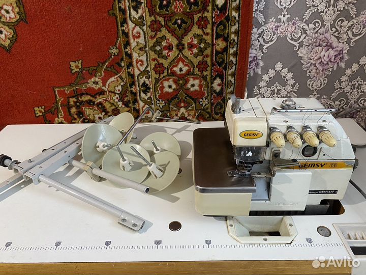 Швейная машинка оверлок