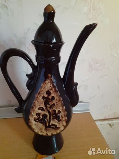Глиняный кувшин большой