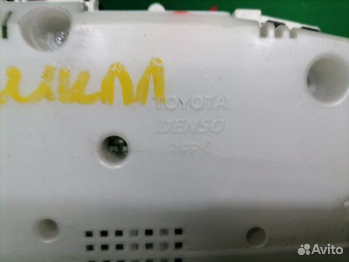 Щиток приборов Toyota Corolla E120 хэтчбэк