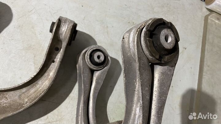 Рычаги передние верхние Mercedes Benz W211