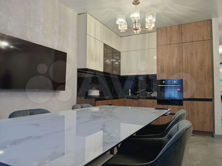 4-к. квартира, 80 м², 1/16 эт.