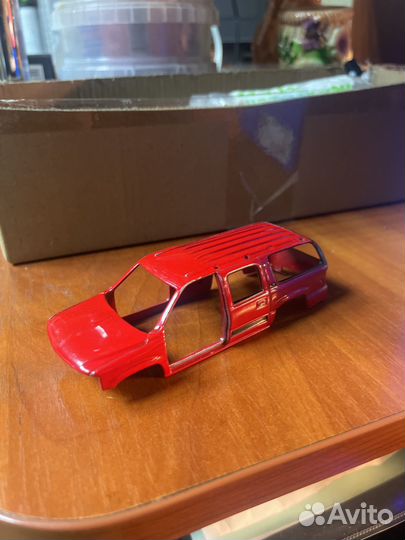 Модель автомобиля chevrolet suburban welly