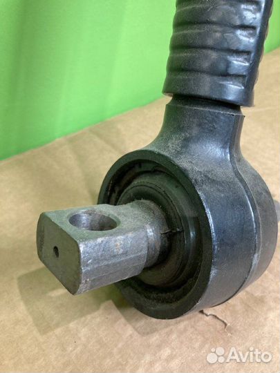 Тяга реактивная V-образная L665 d46. 30 град. \ive