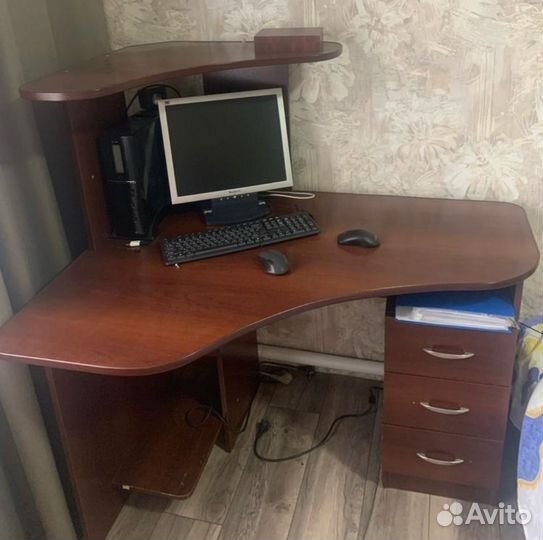 Компьютерный стол