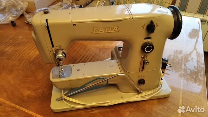 Швейная машинка LADA 132