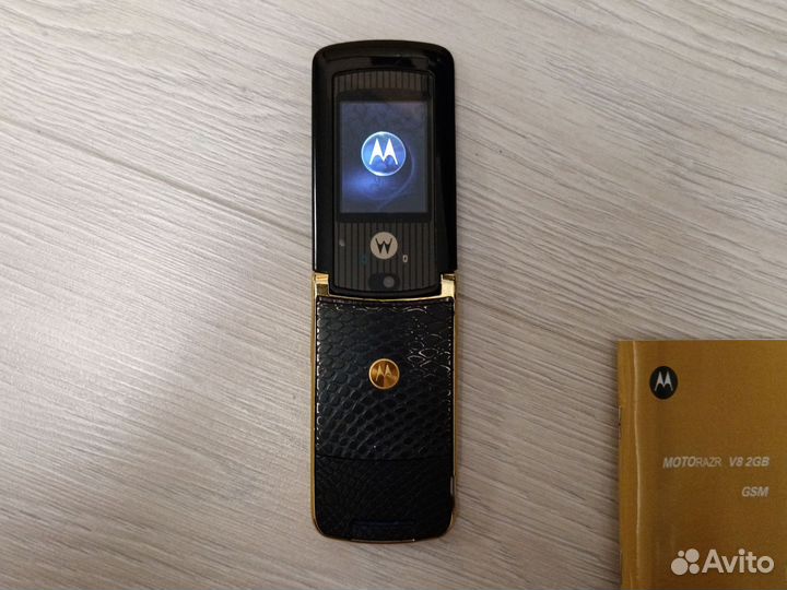 Motorola RAZR2 V8, 2 ГБ