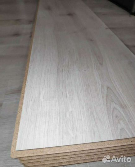 Ламинат 33 класс 2,35 кв.м. 9 шт (излишки)