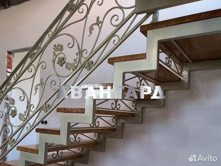 Лестница / антресольный этаж