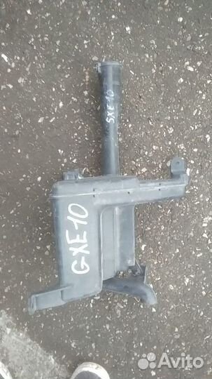 Бачок стеклоомывателя на toyota altezza GXE10