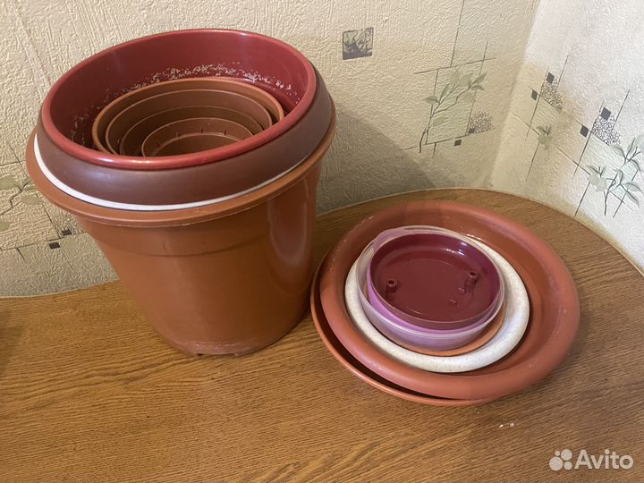 Горшки для цветов и подставки (13 шт)