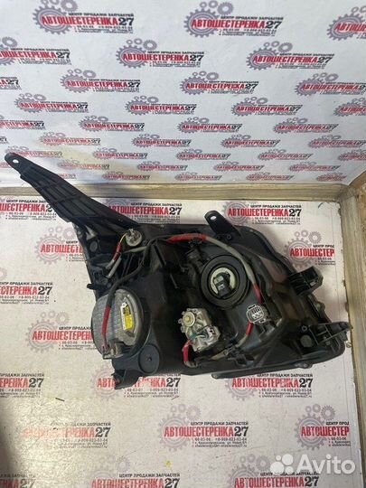 Фара левая Toyota Voxy ZRR75W 3ZR 2011