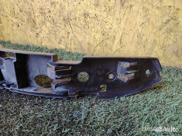 Кронштейн бампера передний левый Volkswagen