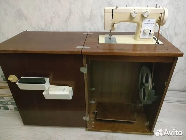 Швейная машинка Чайка 142 М