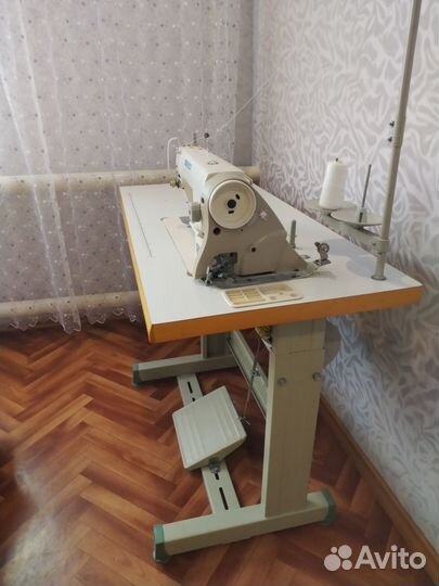 Электрическая прямострочная швейная машинка
