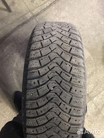 Michelin X-Ice North 215/70 R16