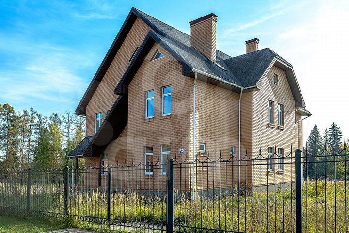 Дом 423 м² на участке 18,7 сот.