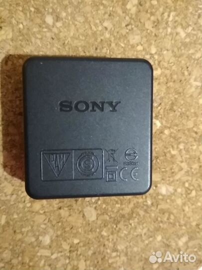 Зарядное Sony AC-UB10