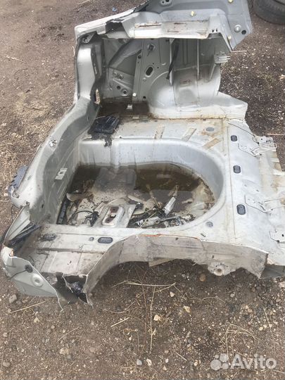 Четверть задняя левая с полом и панелью Logan 2