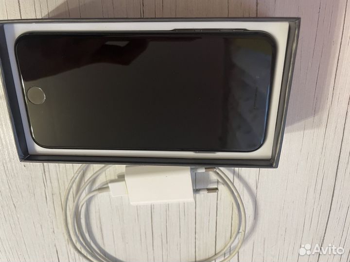 Телефон iPhone 8 64 gb