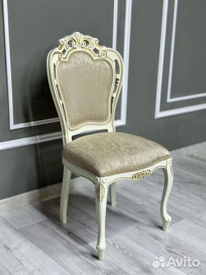 Кухонный стол и стулья