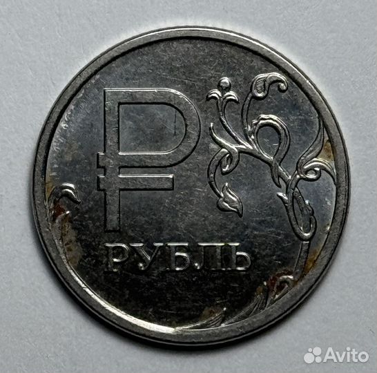 Монета 1 рубль с буквой р