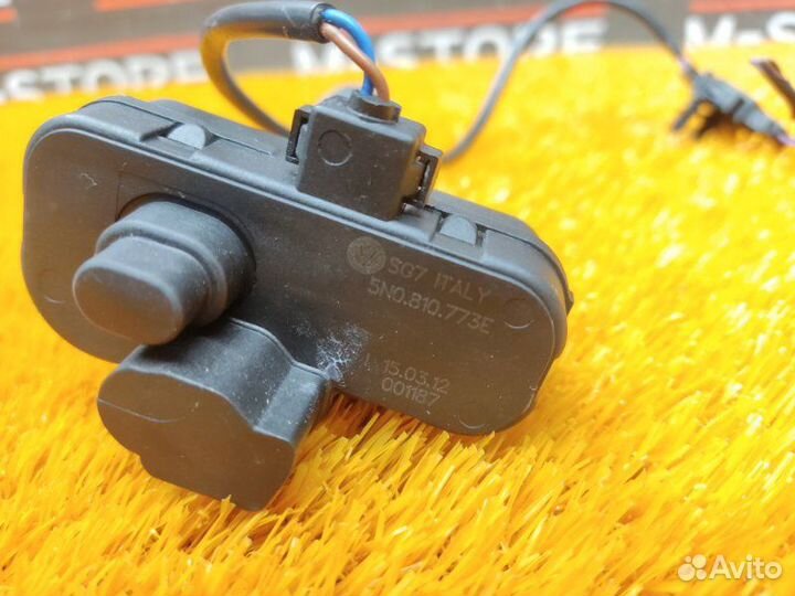 Замок лючка бензобака Volkswagen Tiguan 5N cawa