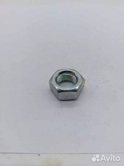 Гайка задней звезды и первичного вала на моторолле
