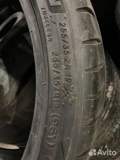 Michelin Pilot Sport 4 255/35 R19