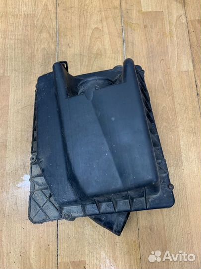 Корпус воздушного фильтра Opel Zafira B Z16XEP