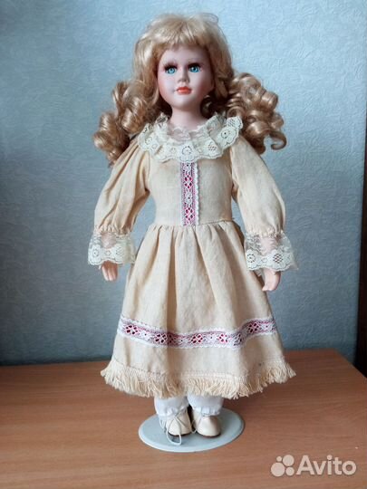 Кукла фарфоровая большая