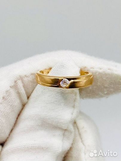 Золотое кольцо с камнем 17,5р