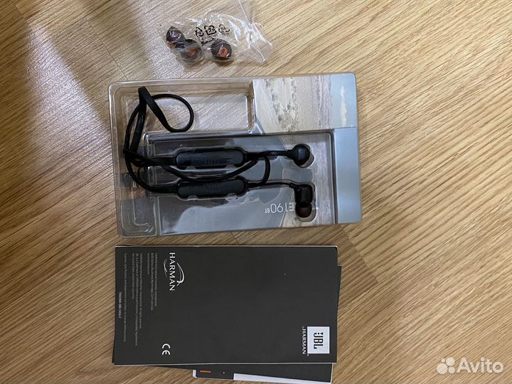 Беспроводные наушники jbl tune 190