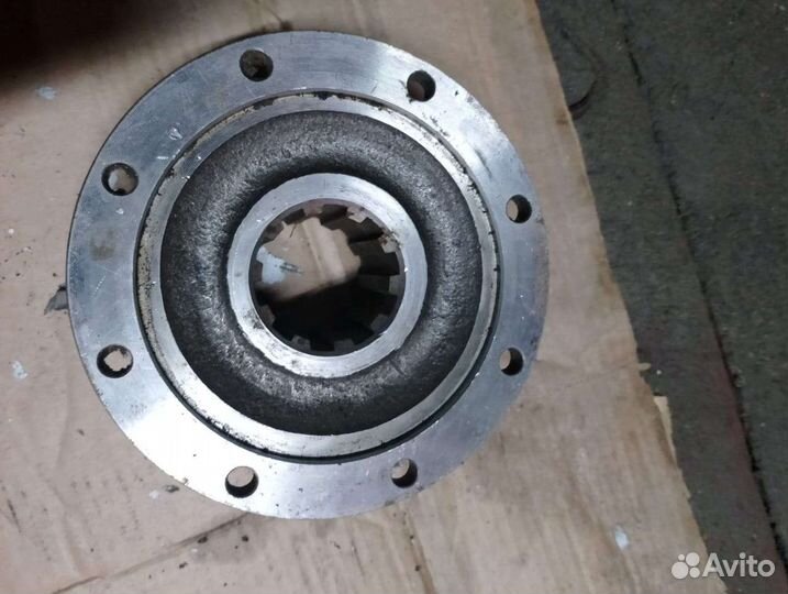 Фланец крепления карданного вала к вторичному валу