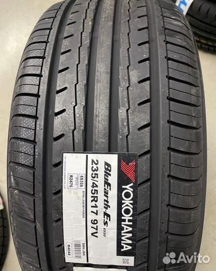 Sonix Prime UHP 08 235/45 R17 97W