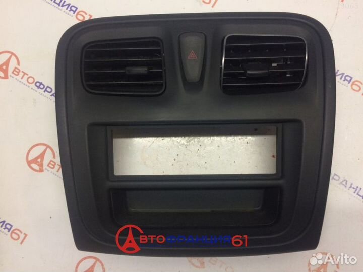 Накладка декоративная центральньная, 682602327R re