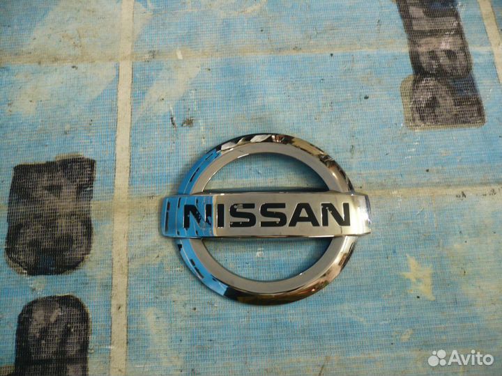 Nissan X-Trail T32 Эмблема задняя б/у.оригинал