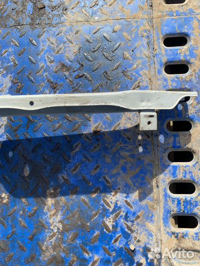 Верхняя рамка телевизор Hyundai Sonata