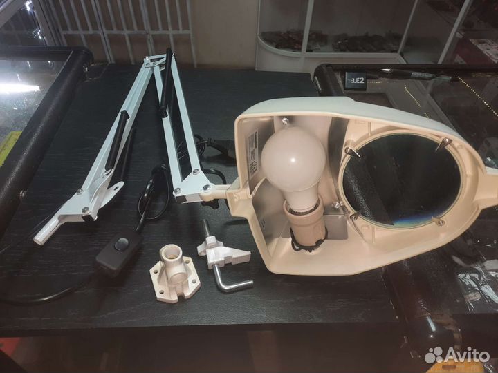 Лампа с увеличительным стеклом Camelion KD350