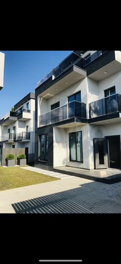 Коттедж 199 м² на участке 2,5 сот.