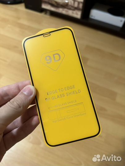 Чехол и защитное стекло на iPhone