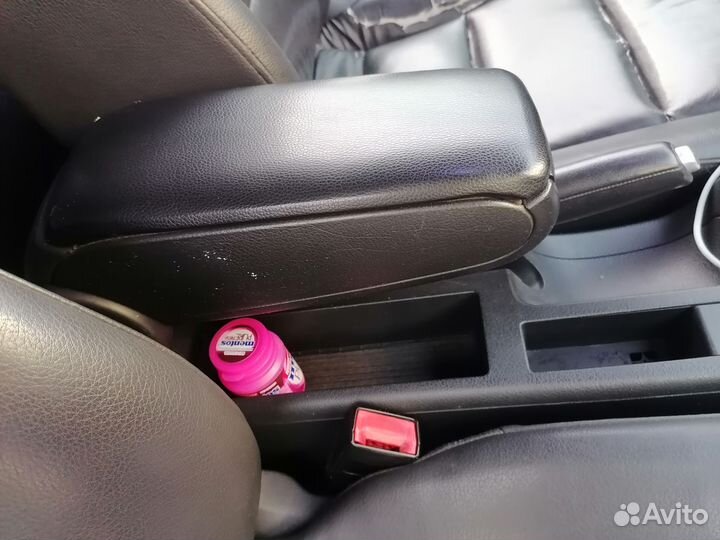 Продам подлокотник на ауди а4 в6