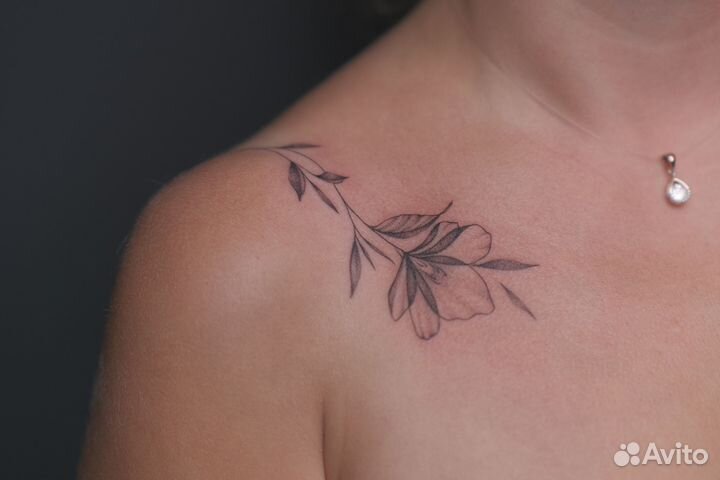 Тату мастер в стиле тонкая графика