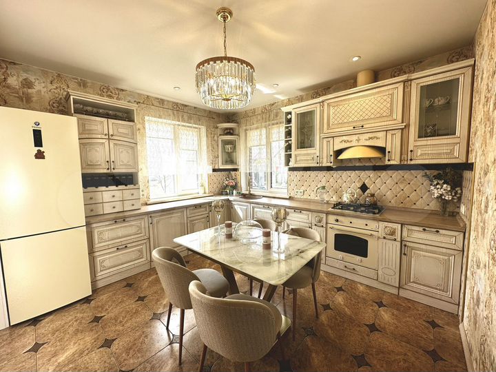 Коттедж 220 м² на участке 9 сот.