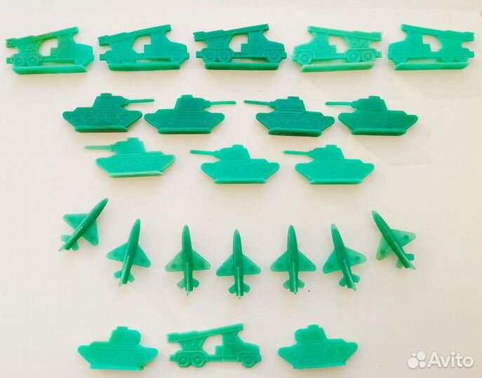 19 шт Солдатики- танки,катюши и самолеты. Зелёные