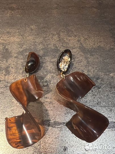 Uterque клипсы